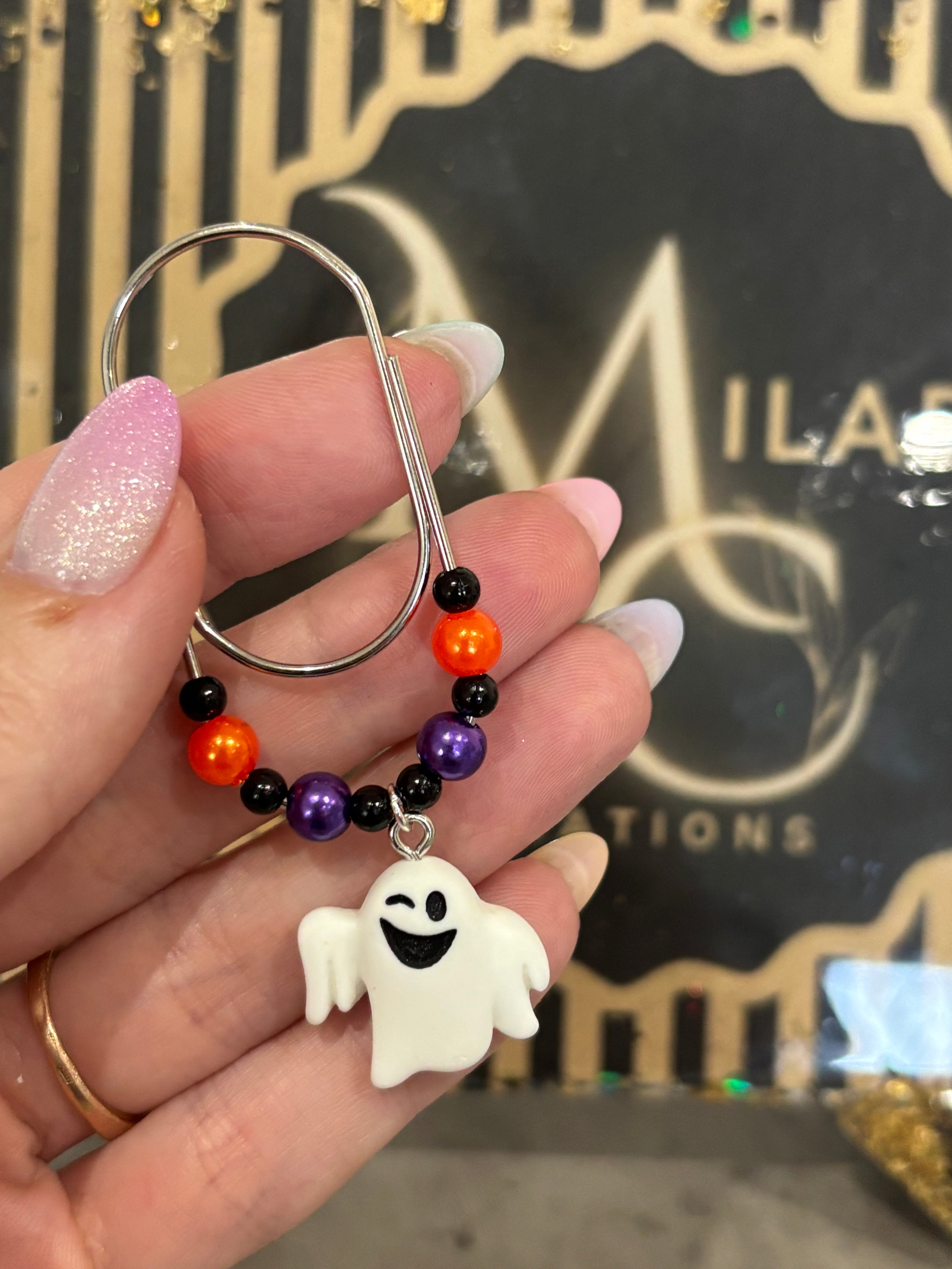 Halloween ghost (black beads)