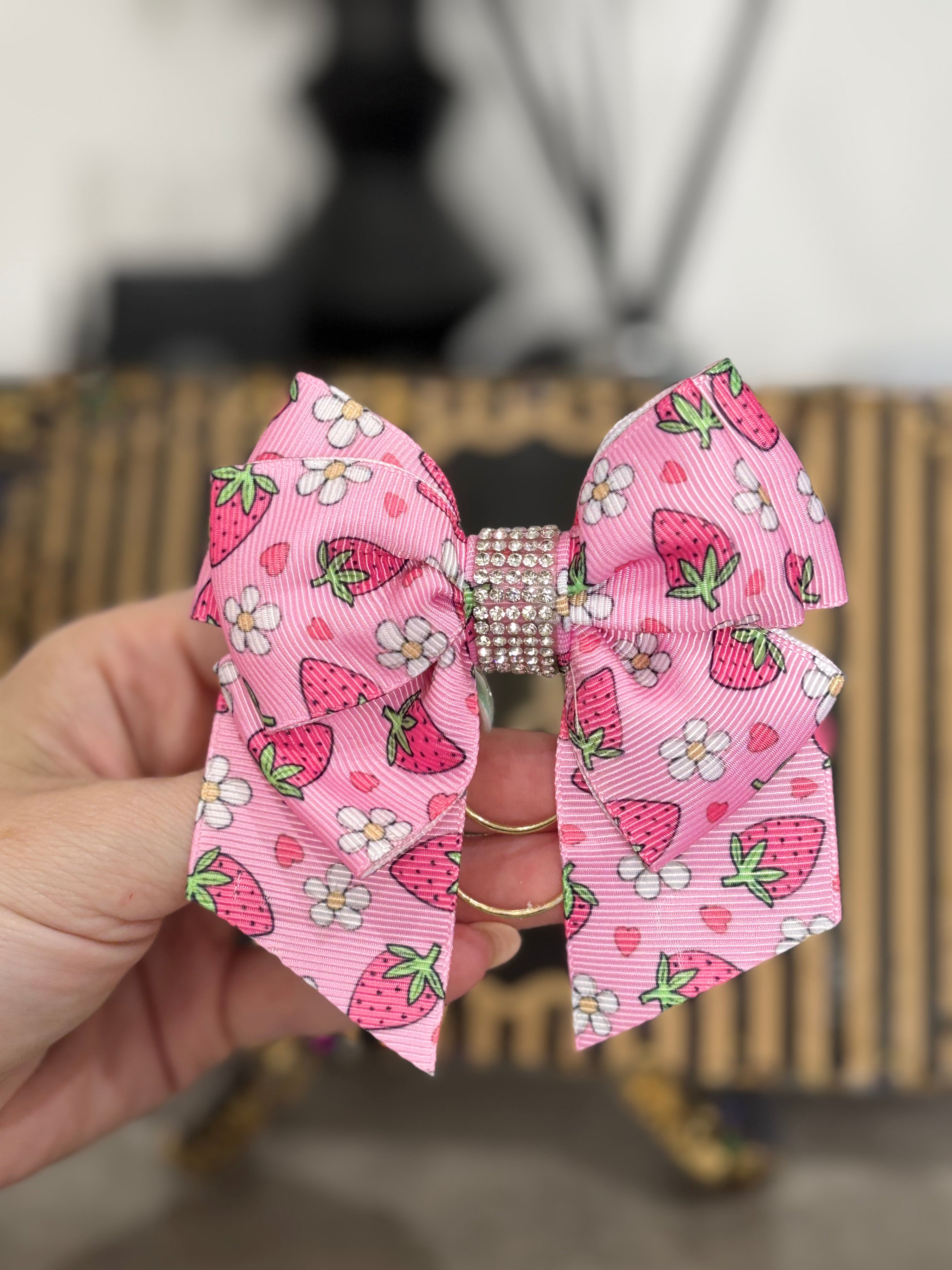 Strawberries bow binder clip