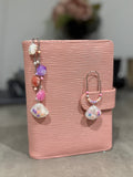 Set of 2 Seashells charms (Multicolor)