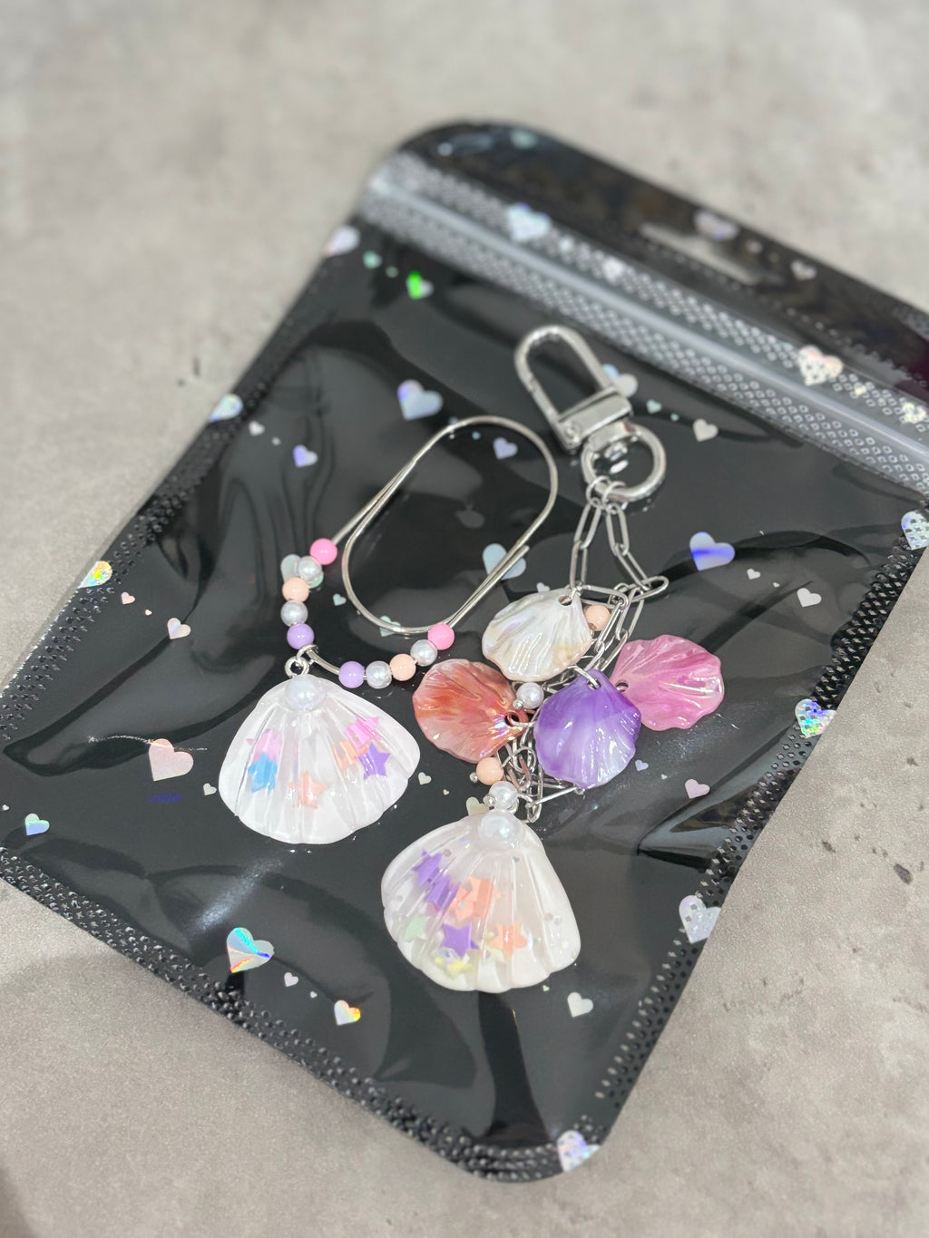 Set of 2 Seashells charms (Multicolor)