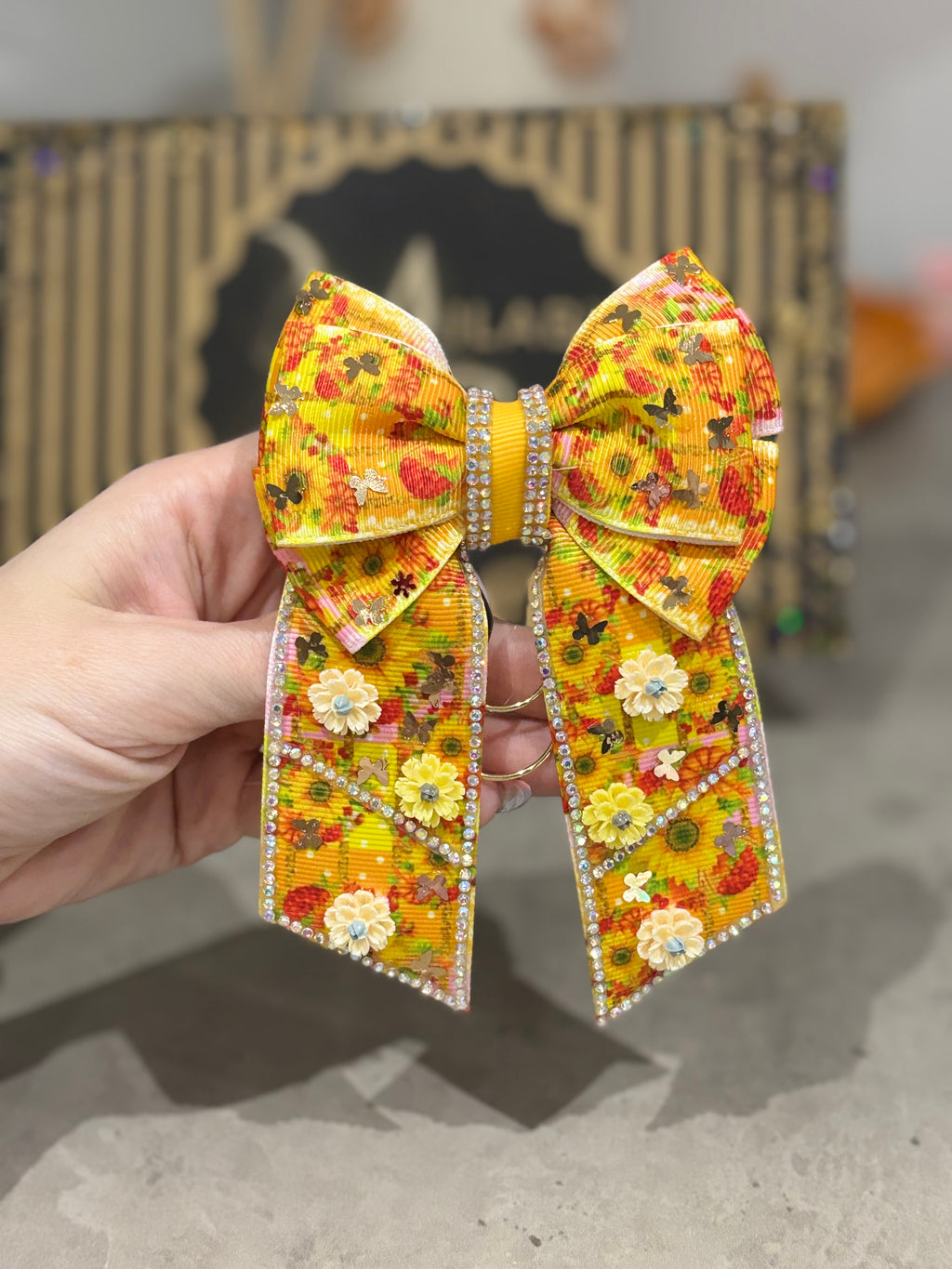 Sunflower binder bow clip