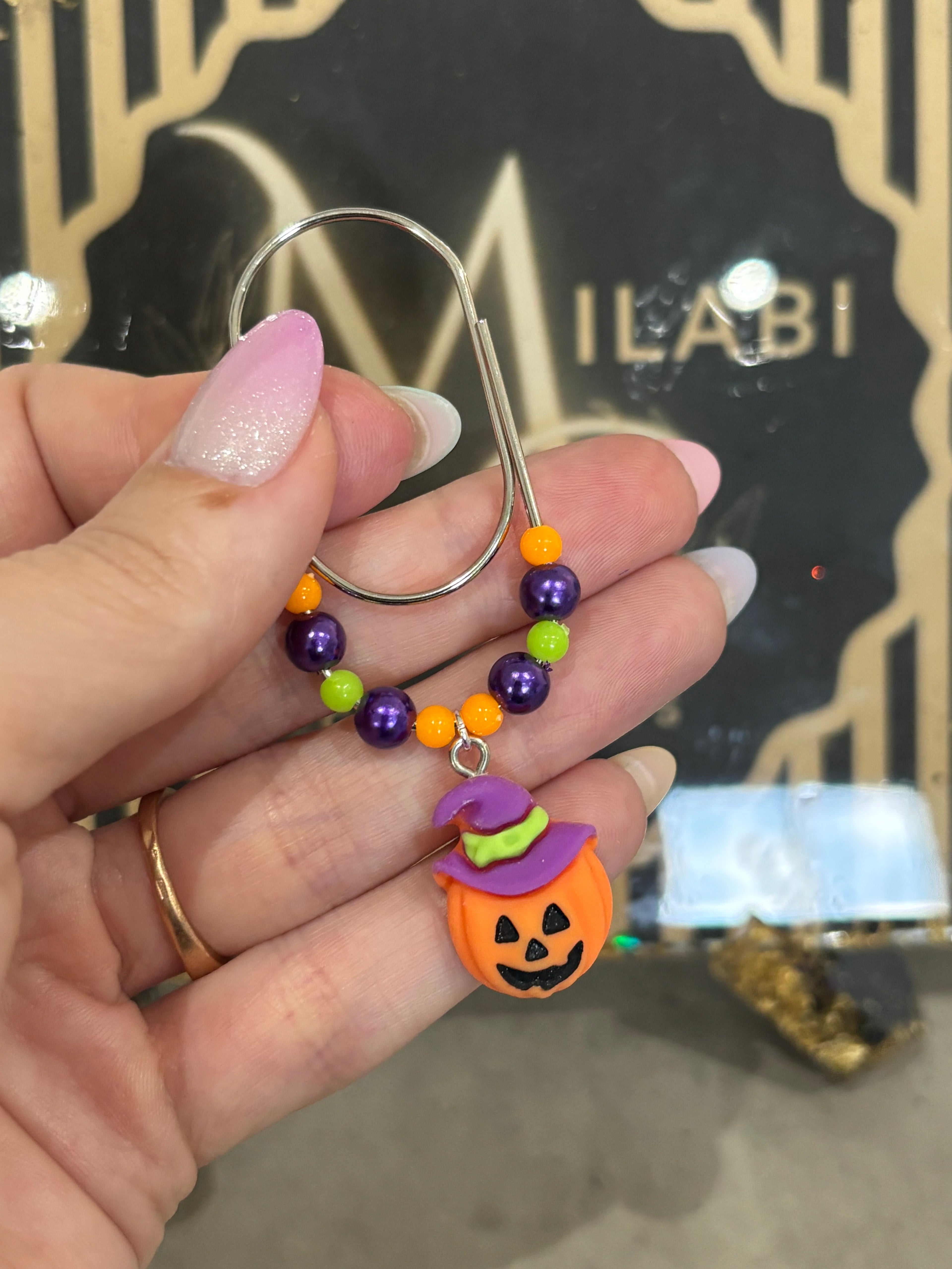 Halloween pumpkin (purple hat)